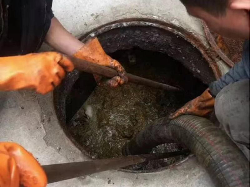 余杭清理化粪池时如何避免沼气的危害？